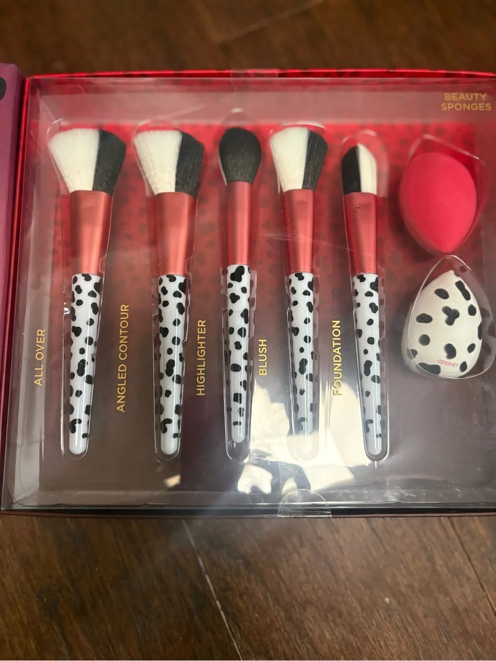Brand-New Disney Villains Cruella 7-Piece Makeup Brush & Blending Set